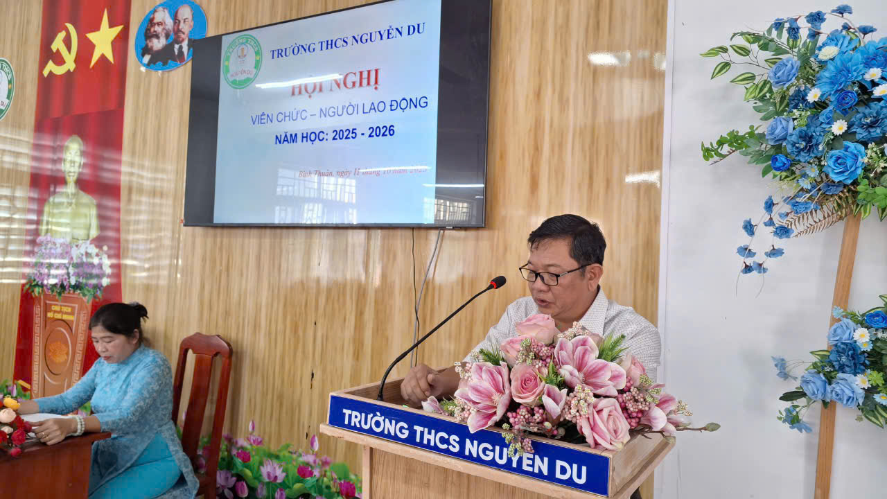Thầy NGuyễn Văn Chín - Phó Hiệu trưởng phụ trách nhà trường kiểm điểm trách nhiệm người đứng đầu