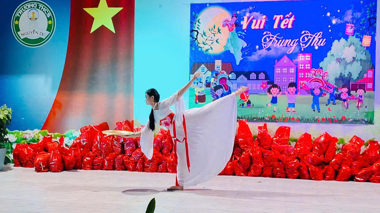 Đêm hội Trăng Rằm 2025