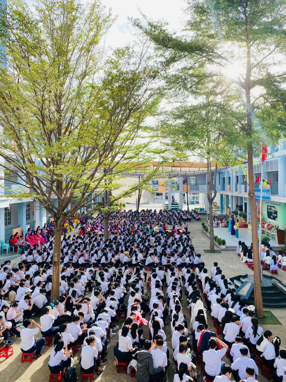 TOÀN QUANG CẢNH CỦA BUỔI LỄ KỶ NIỆM 43 NĂM, NGÀY NHÀ GIÁO VIỆT NAM